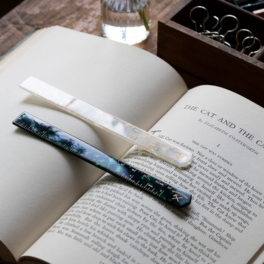 Hexetate ruler / white havana