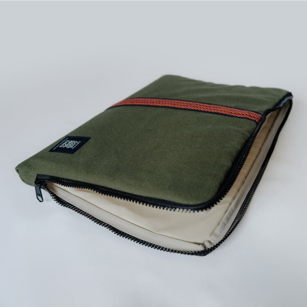 Computer case 15’’ ANYTHINGxROBINSON Green - Pouch