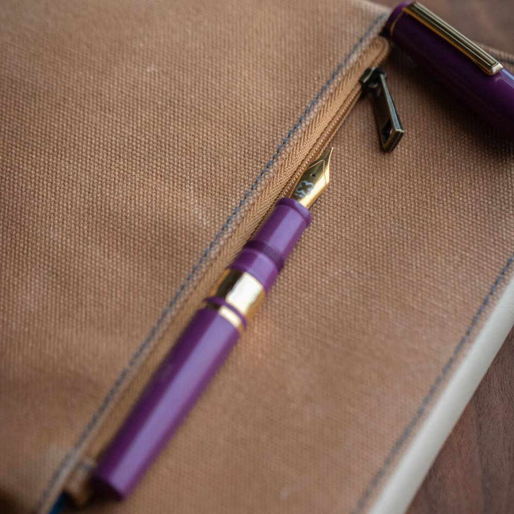 Model J Blackberry Ebonite with Gold trim - Fine - FOUTAIN