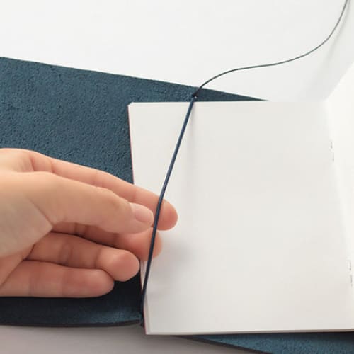 TRAVELER'S notebook Passport Size Blue - The Outsiders