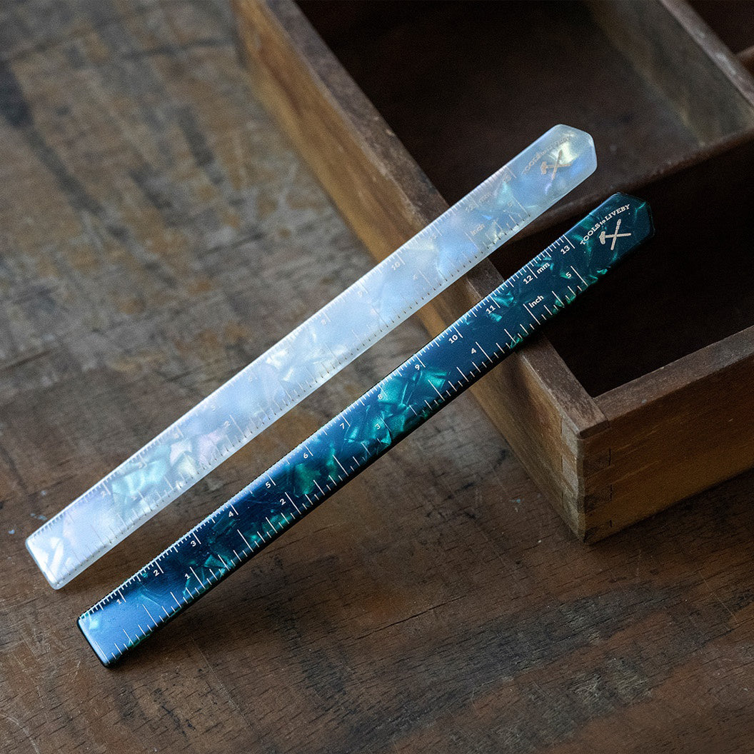 Hexetate ruler / white havana