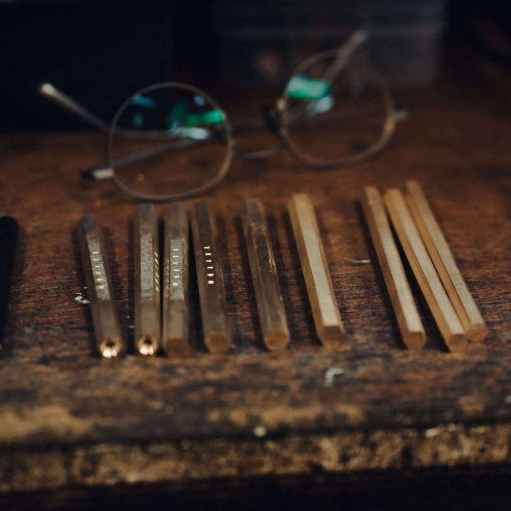 Ballpointpen - B + - Ballpointpen