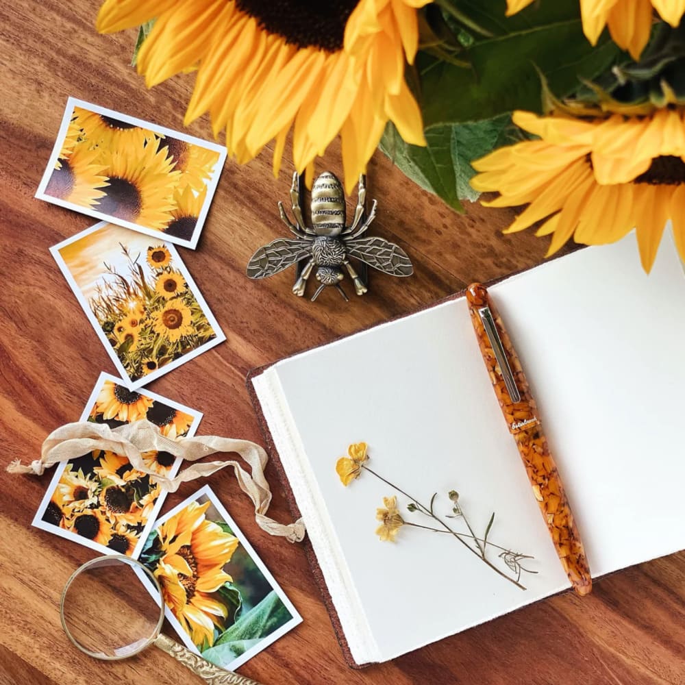 Estie honeycomb - gold trim fountain pen - Fountain Pen