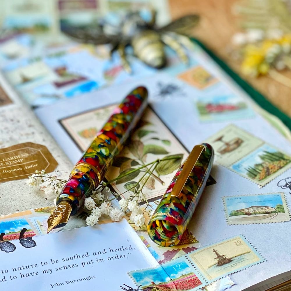 Estie Oversize Botanical Gardens Gold Trim - Fountain Pen